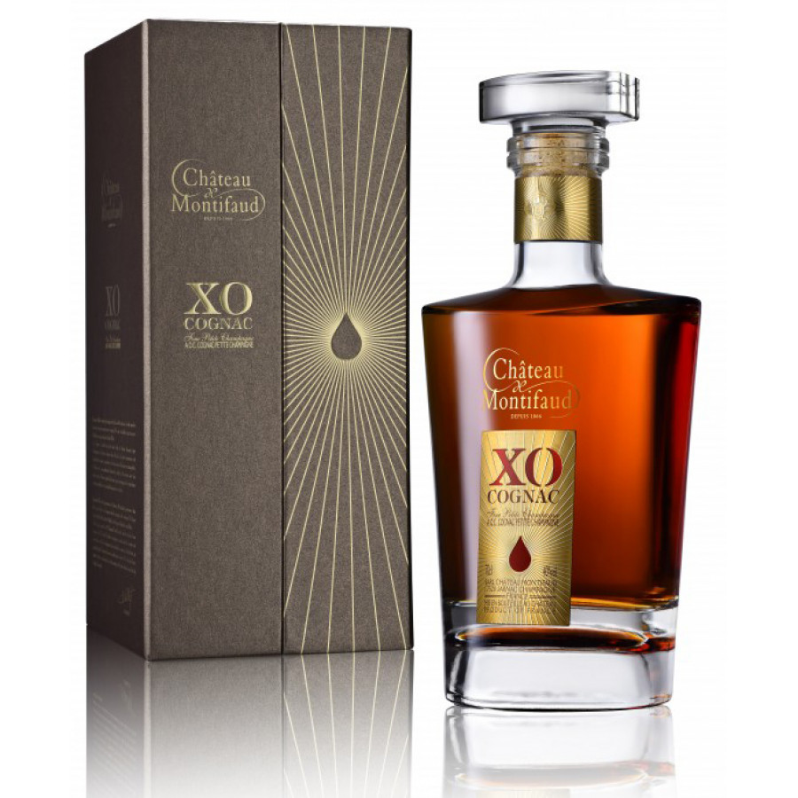 Cognac chateau. Chateau Montifaud Cognac XO. Montifaud XO Majestic. Коньяк Montifaud XO. Монтифо Хо Сильвер.